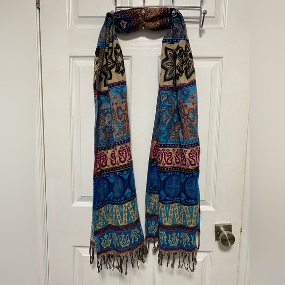 Patterned scarf - Picture 2 of 2